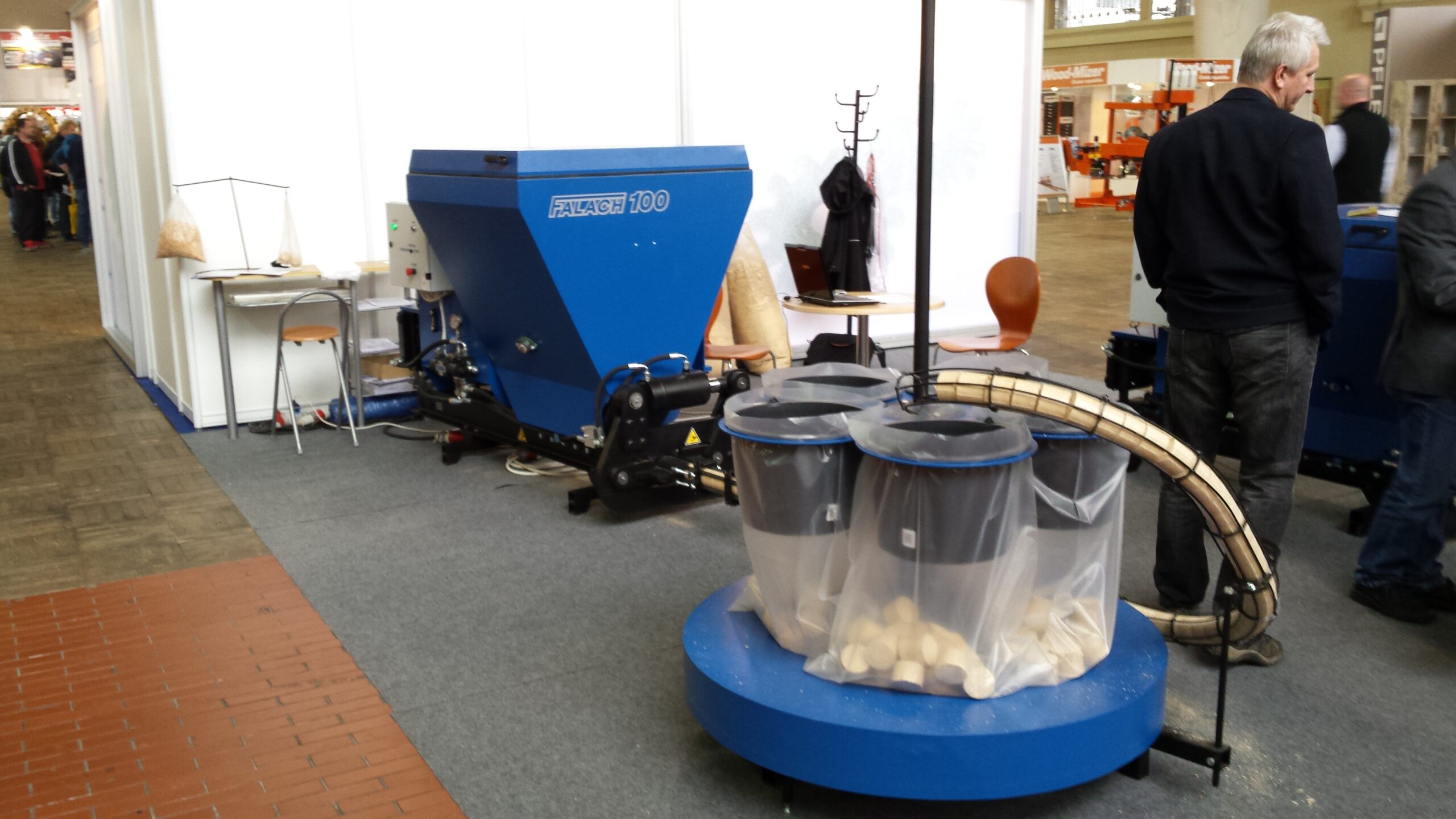 Five-bag carousel